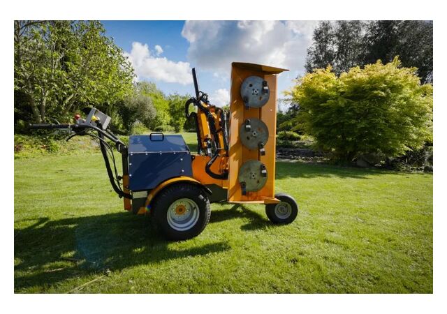 Hekilõikur Celest 250 (hüdrostaatilise käigukasti ja integreeritud roolil)