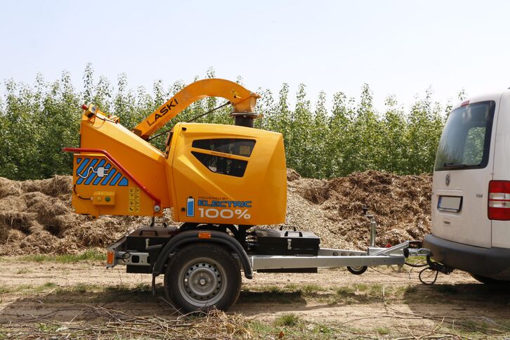 Powerful chipper on BATTERY LS 160 AB